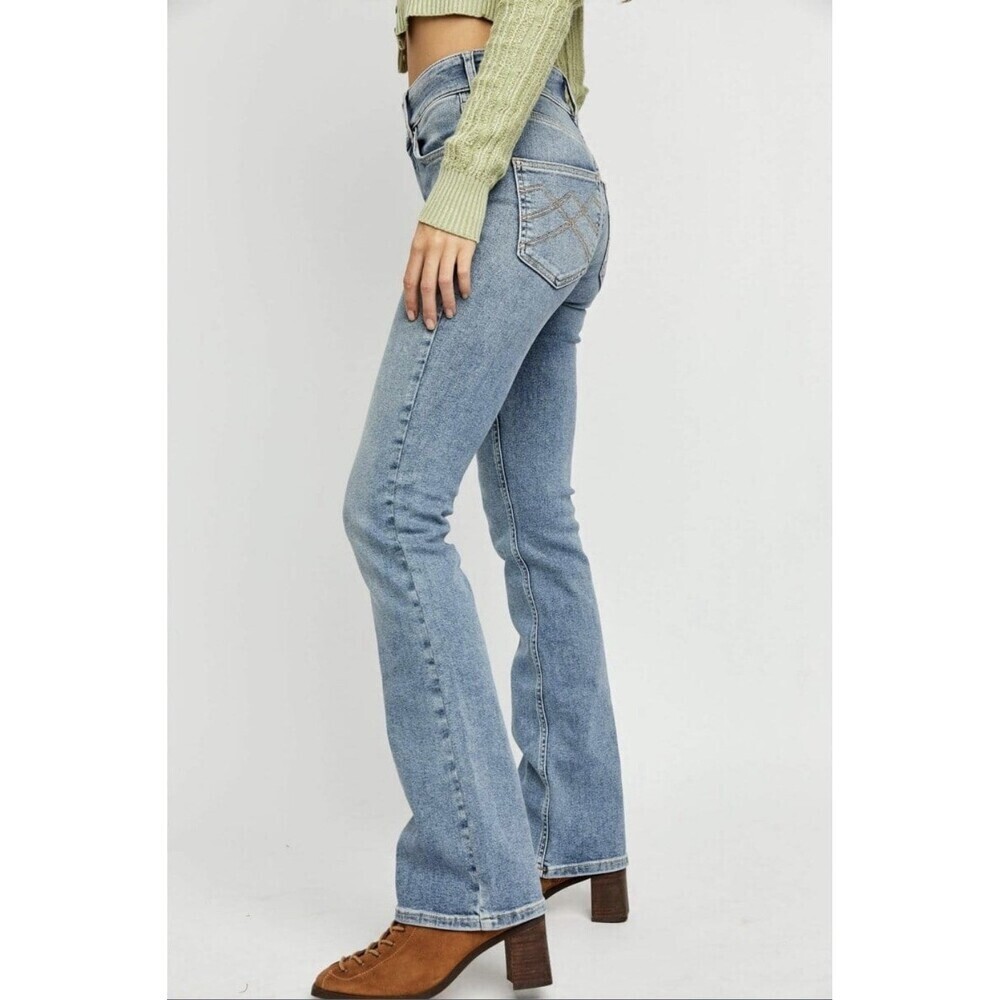We The Free Shayla Mid-Rise Bootcut Jeans – Size 28 Light Wash Stretch Western